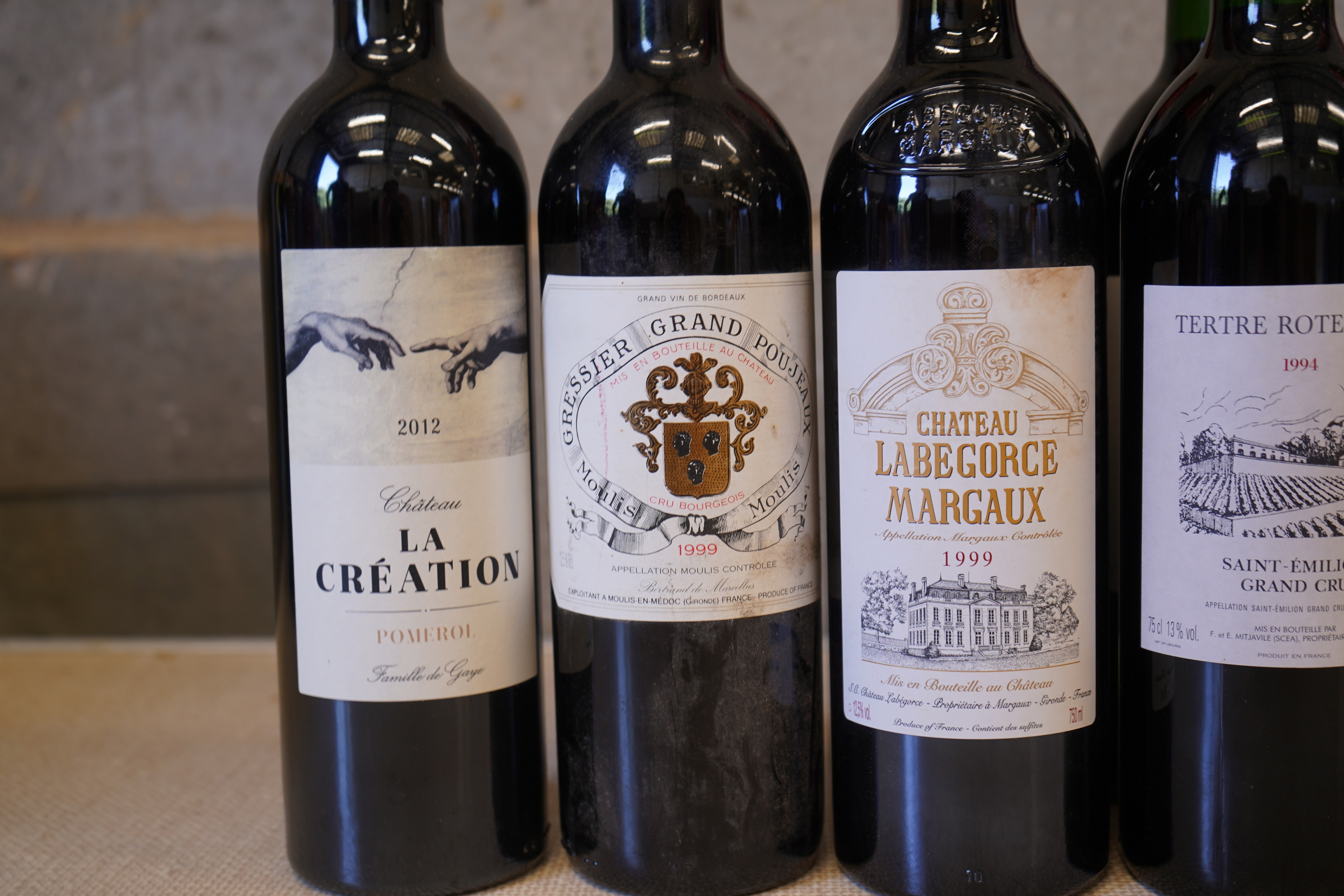 A mixed parcel of Bordeaux red wine